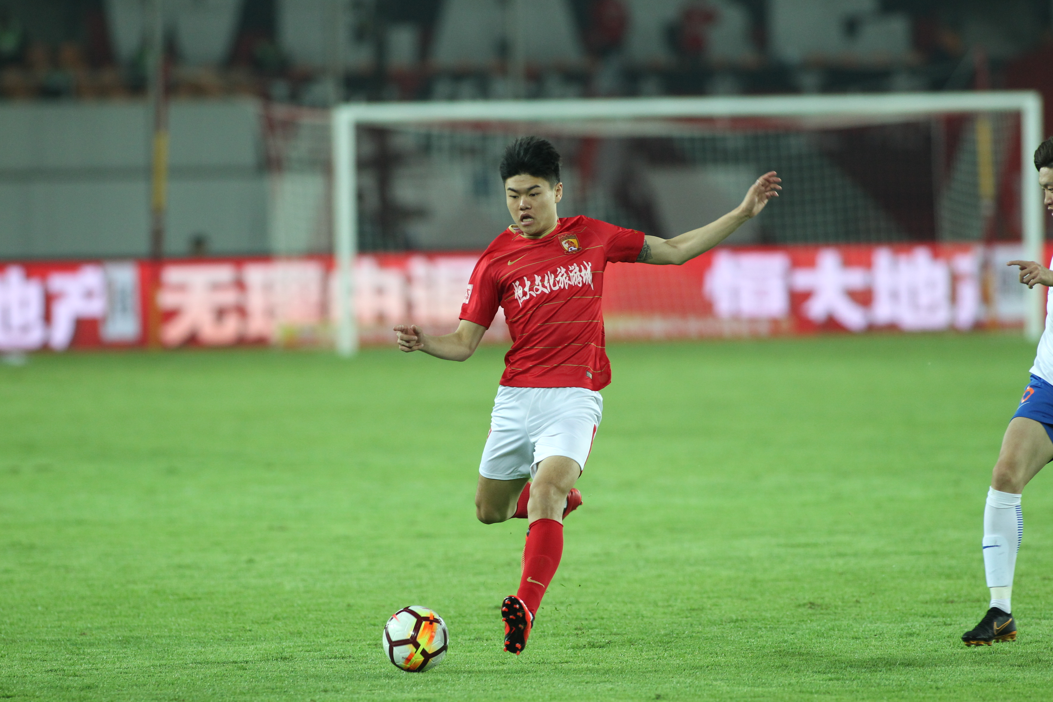 鲁能客场大胜深圳，建业惨败于恒大的简单介绍