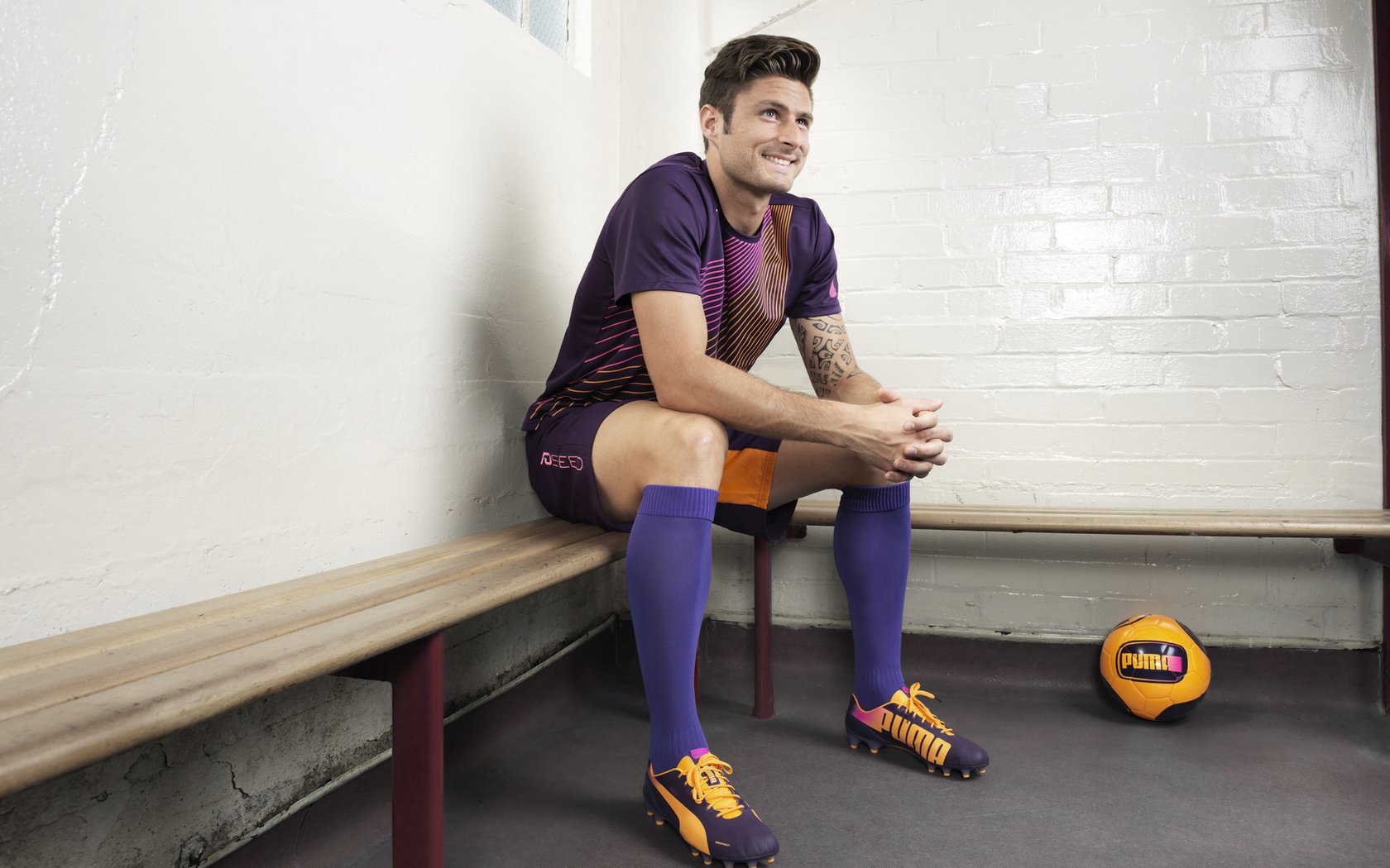 巴雷拉一手掌控比赛走势,伊朗硬仗力克哥伦比亚的战术启示