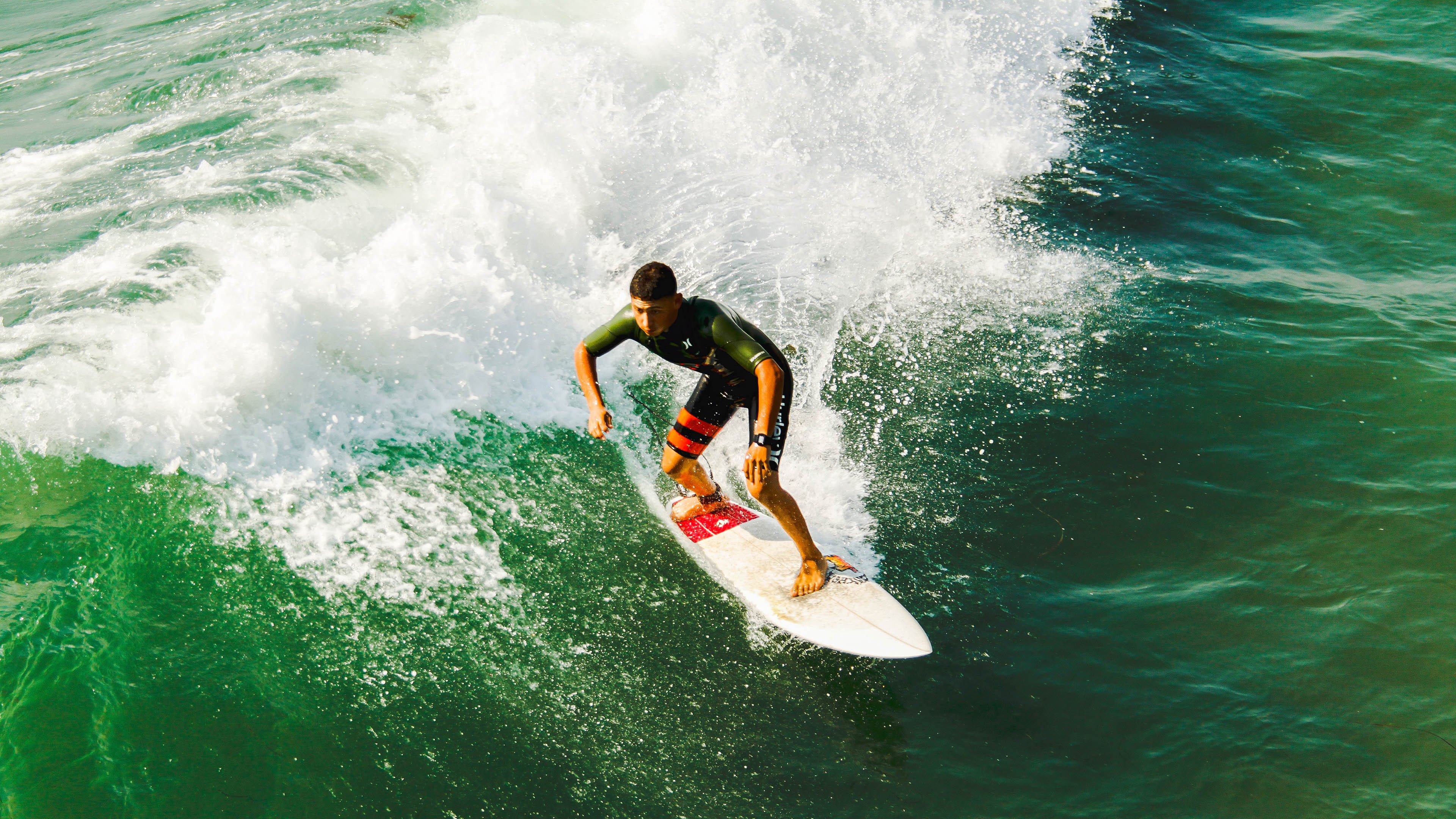 DB电竞官网入口-澳网完胜温网?兹维列夫刷新纪录背后的硬地革命与网球未来