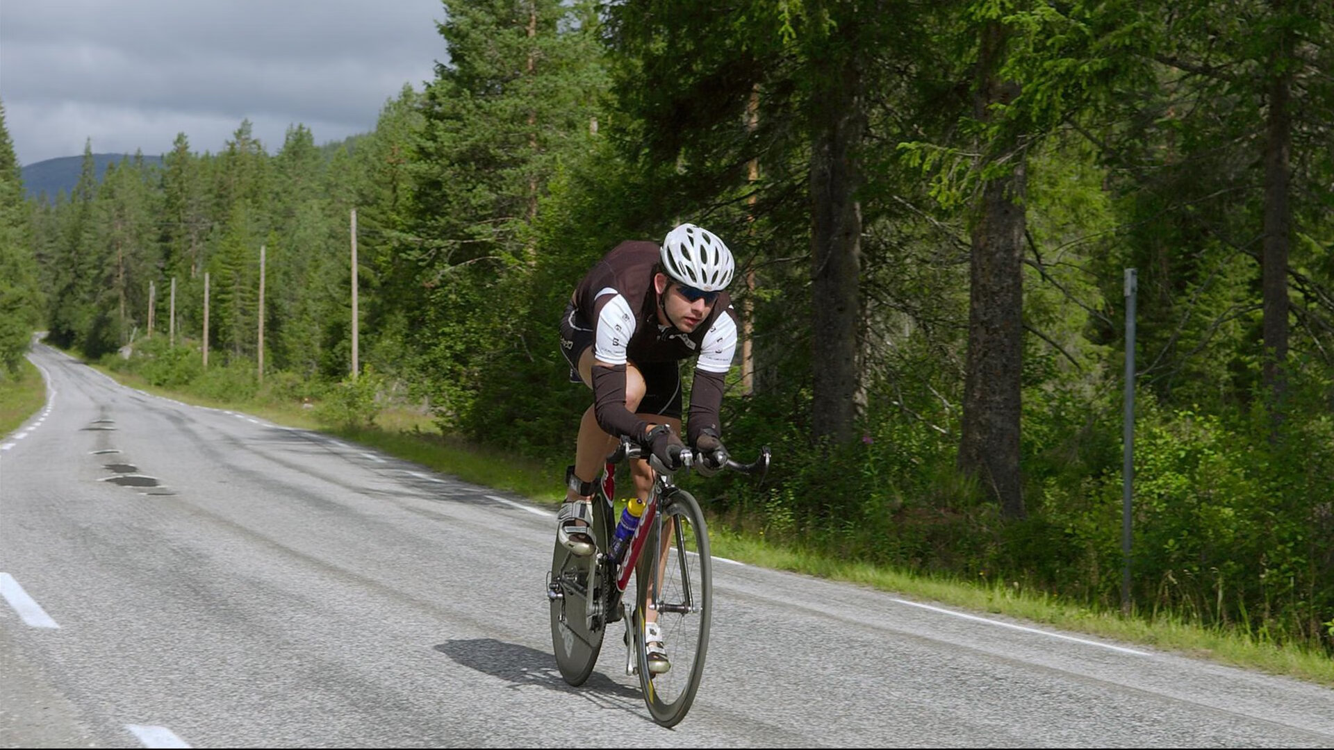 维也纳惊魂夜，王皓惊艳四座难救主，奥地利队险胜背后的足球哲学